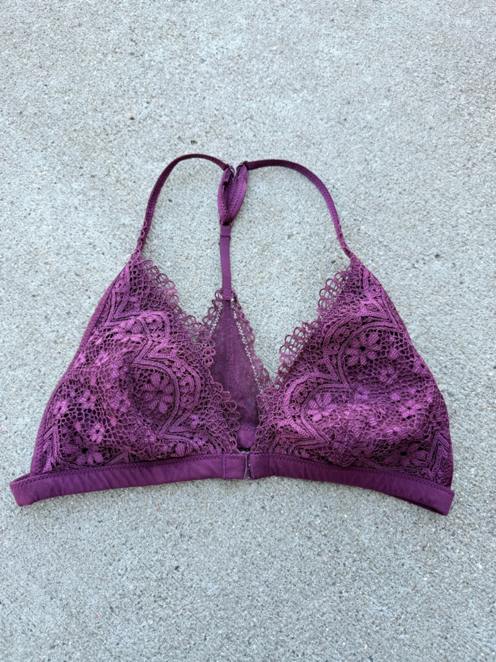 Body by Victoria Lace Y Back Bralette size medium